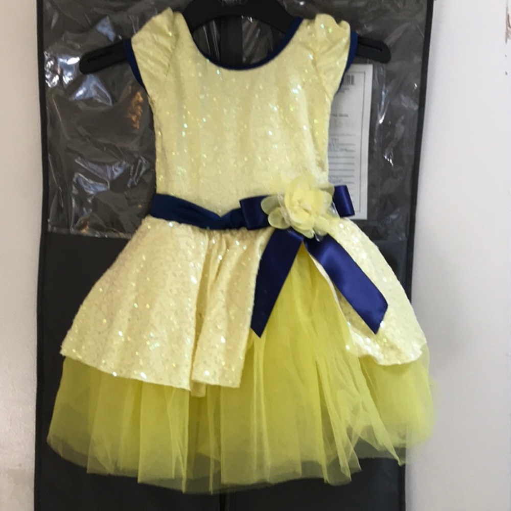 NWT Girls Halloween/Dance Costume. Size4-6